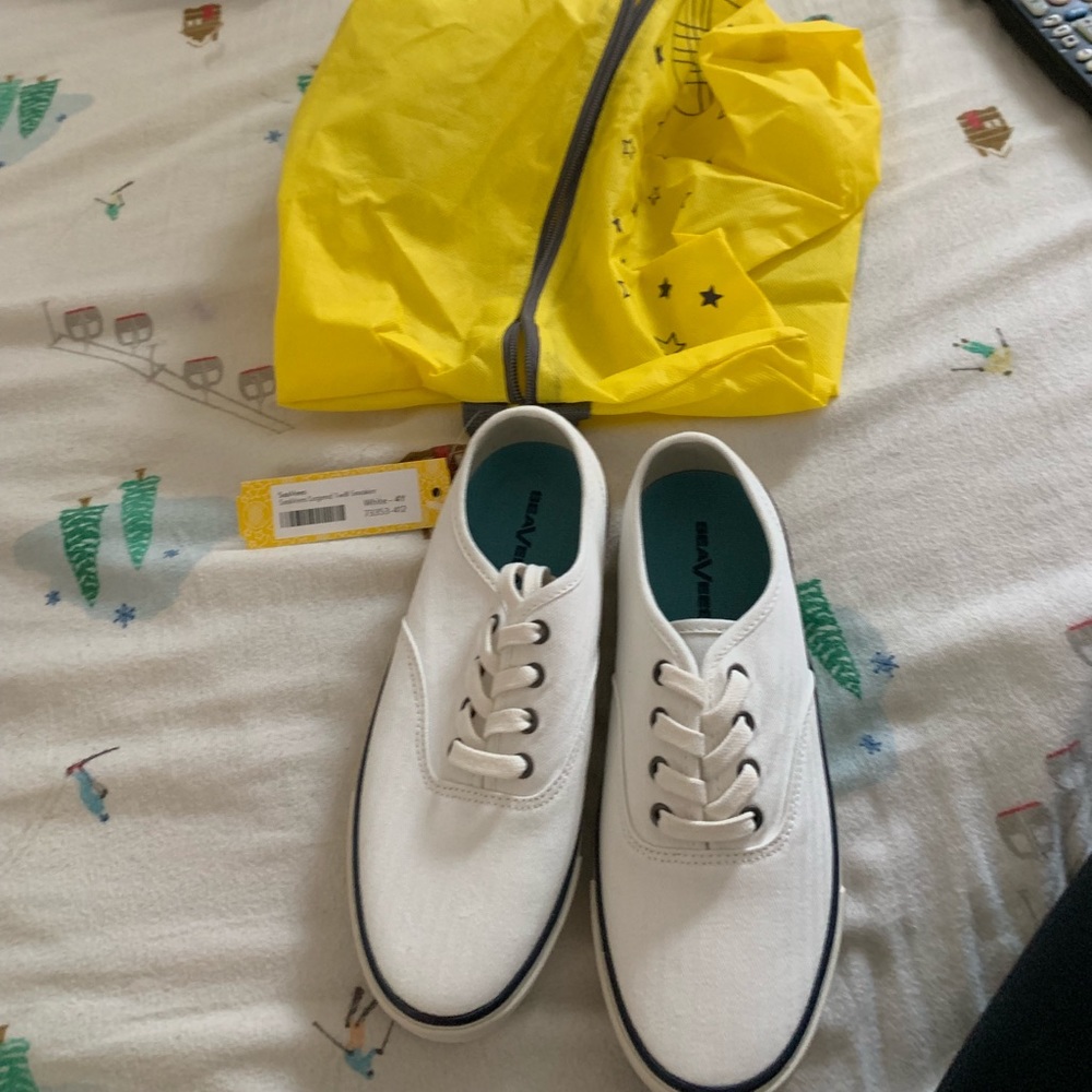 Youth Seavees white sneaker New